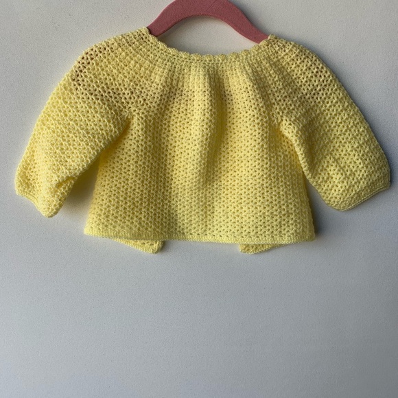Cute little vintage baby shawl jacket butter yellow - Picture 5 of 8
